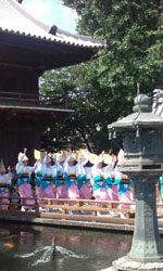 霊山寺での供養阿波踊り